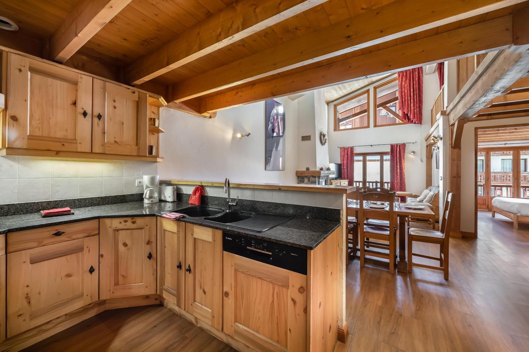 Les Du Val Claret By Explorhome
